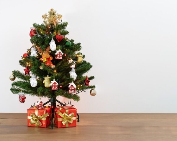 Mini Árvore de Natal: O Charne da Festa em Qualquer Espaço!