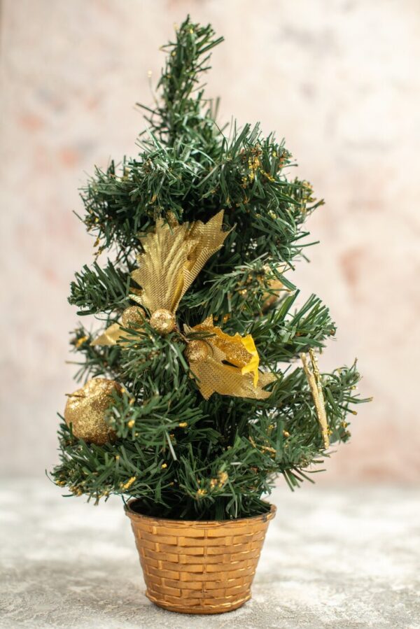 Mini Árvore de Natal: O Charne da Festa em Qualquer Espaço!